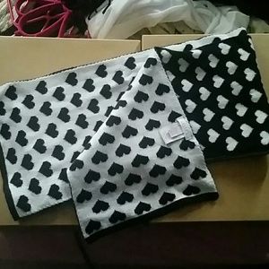 Delia's NWOT reversible black & white heart scarf